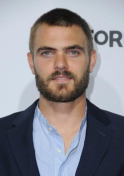 Alex Roe